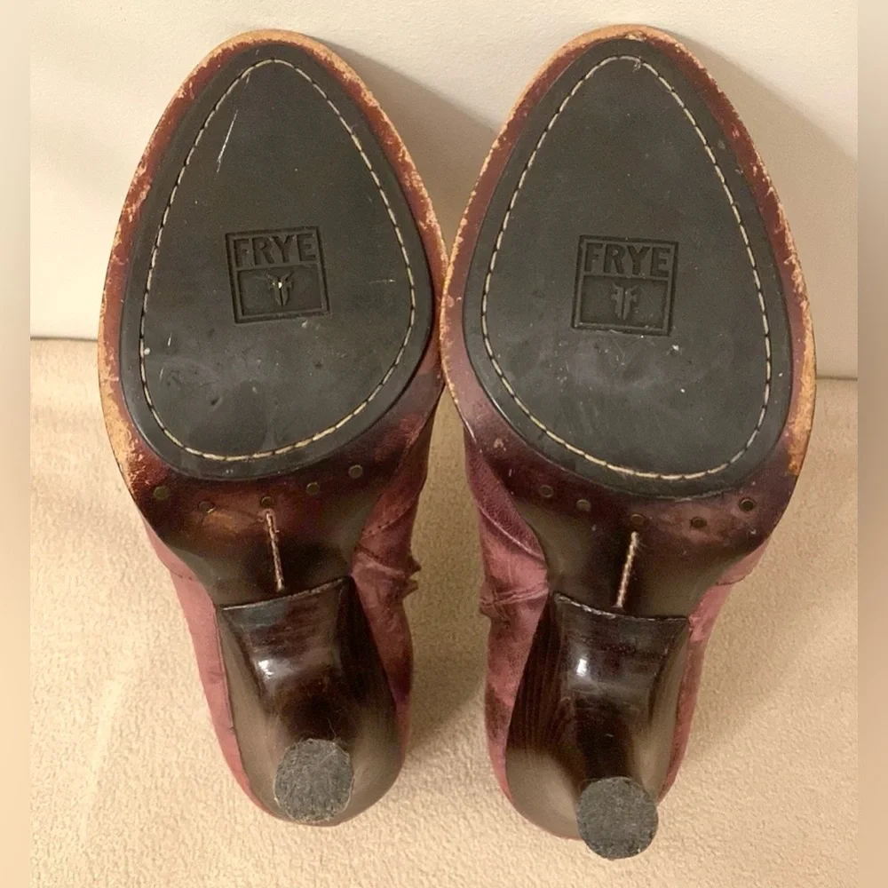 Frye Valerie Piping Purple SZ 8 Dark Cottagecore Goth Leather Ankle Bootie Heels